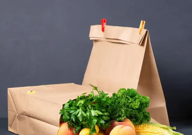 Паперові пакети та крафтові пакети: екологічне рішення для вашого бізнесу